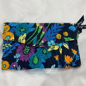 Vera Bradley Floral Wallet  🌺